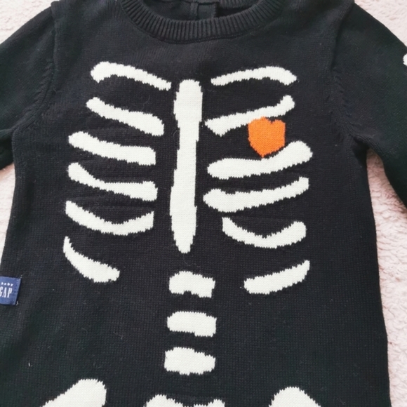 2/25 GAP skeleton knit onesieGAP - Picture 5 of 9
